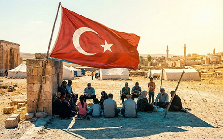 TÜRK BAYRAĞI SERİNLİK VERİR