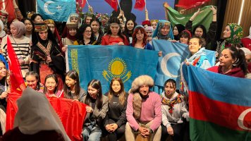 TÜRK DÜNYASI KIZLARI BURSA’DA TÜRKİSTAN AKADEMİ KAMPINDA BULUŞTU